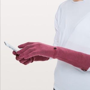 Lululemon Knit Tech Gloves in misty merlot